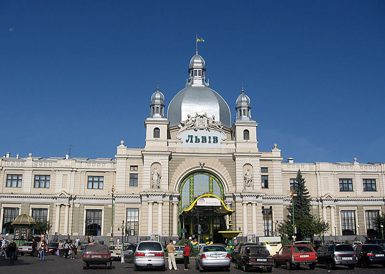 Здание вокзала во Львове