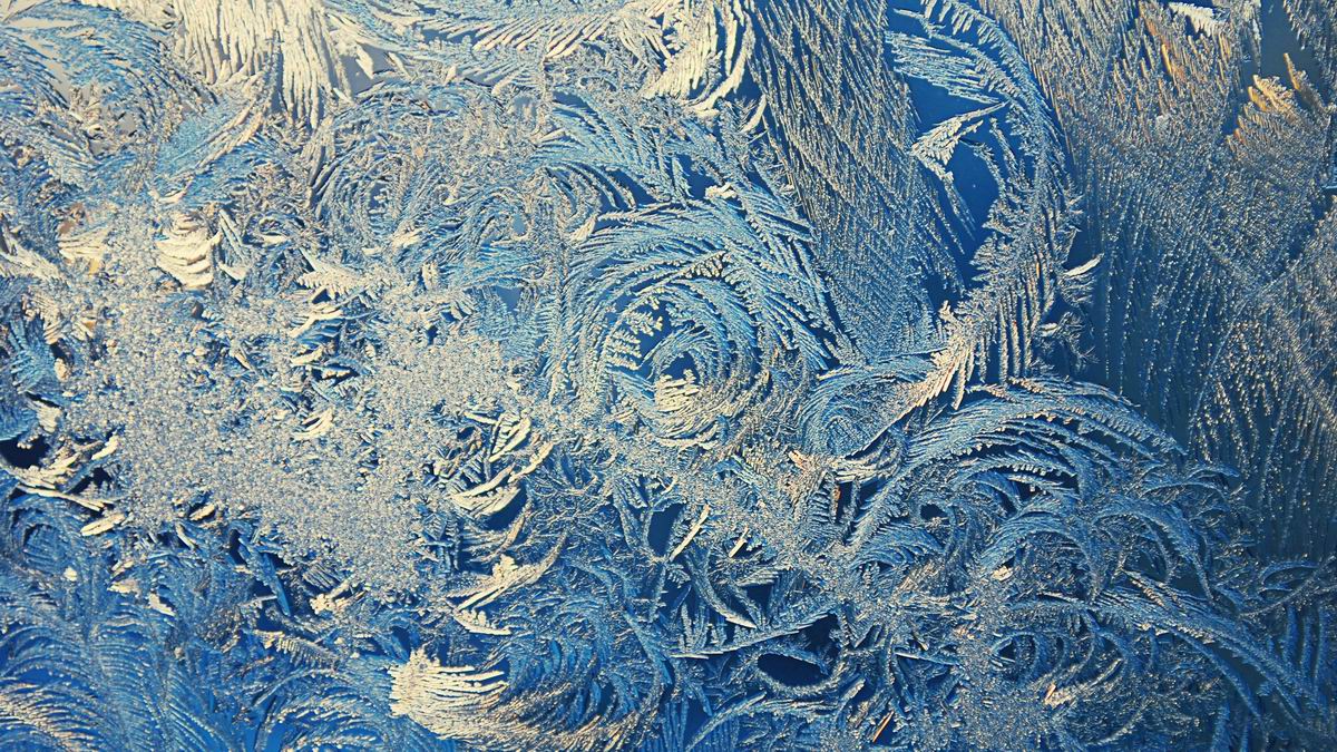 Морозные узоры на стекле. Фото 10
