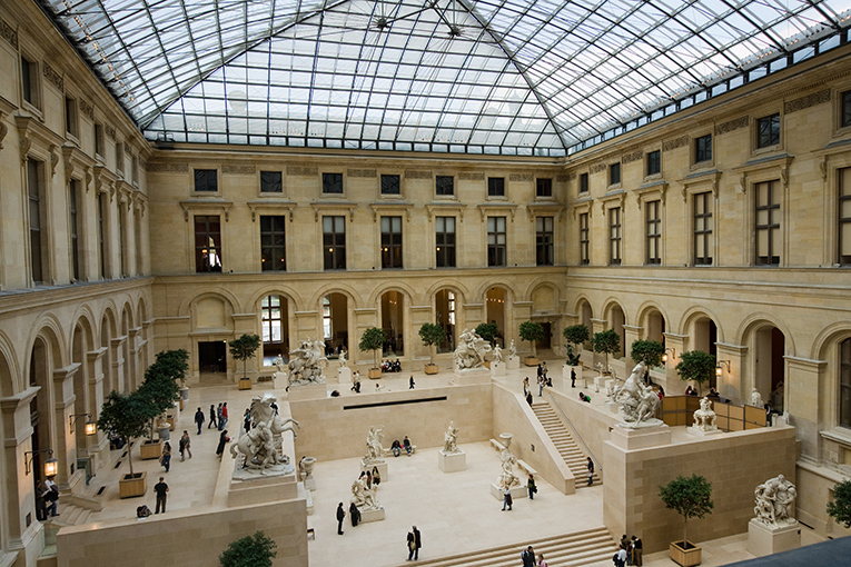 Стеклянный потолок в Лувре