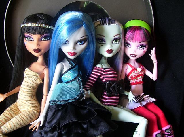  Monster High.  3