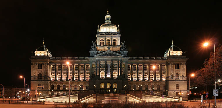 Музей истории в Праге. Ночное фото