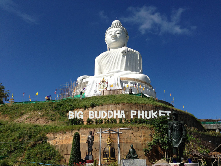 Гора Накакед, фото статуи Будды