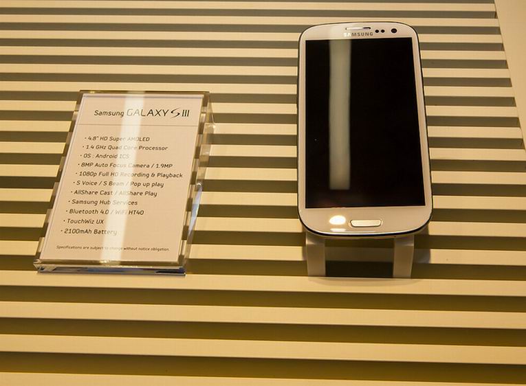 Телефон Samsung Galaxy S 3 фото 2