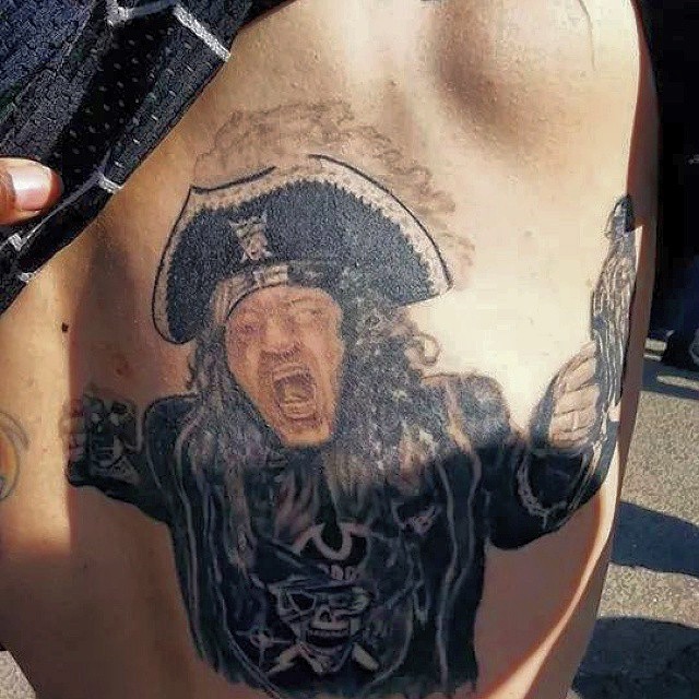 Страшные татуировки. Фото 46